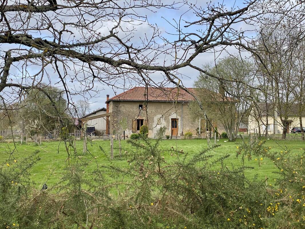 Maison à SAINT-MARTIAL-SUR-ISOP