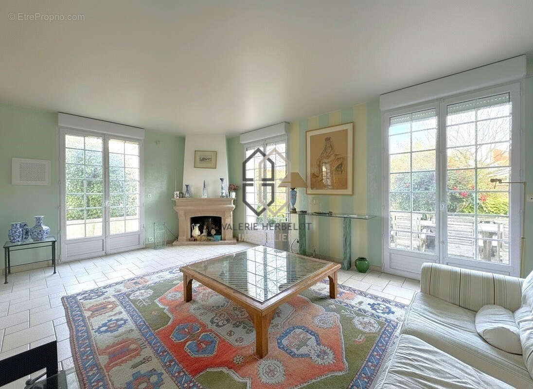 Maison à SAINT-MAUR-DES-FOSSES