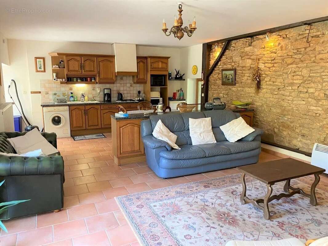 Maison à FRAYSSINET-LE-GELAT