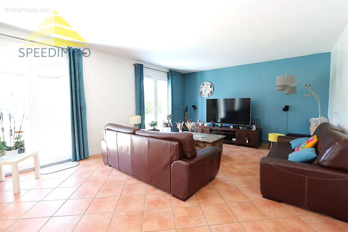 Maison à MANDRES-LES-ROSES