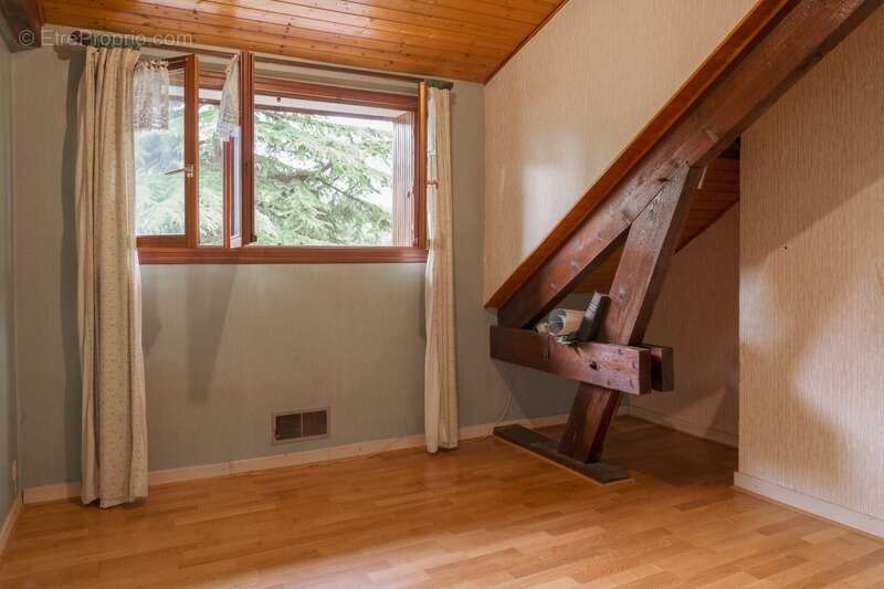 Maison à LA ROCHE-VINEUSE