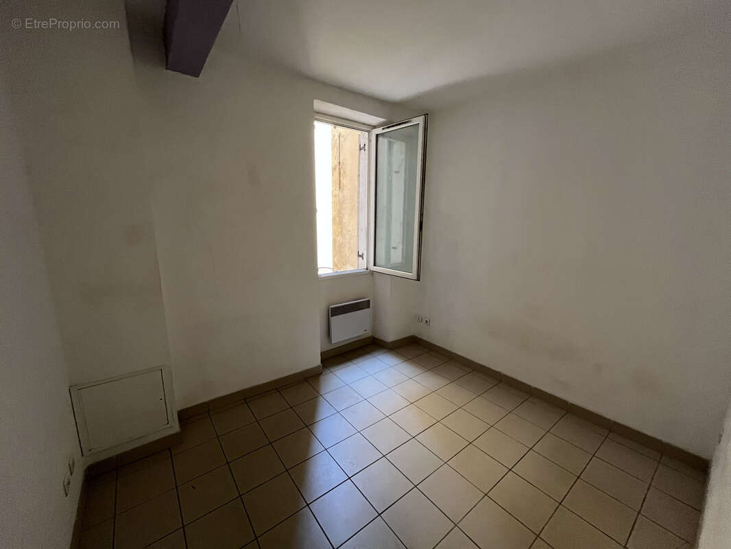 T2 de 42,65 m2 Loi Carrez   Place du 4 Septembre   Marseille 7e - photo 8