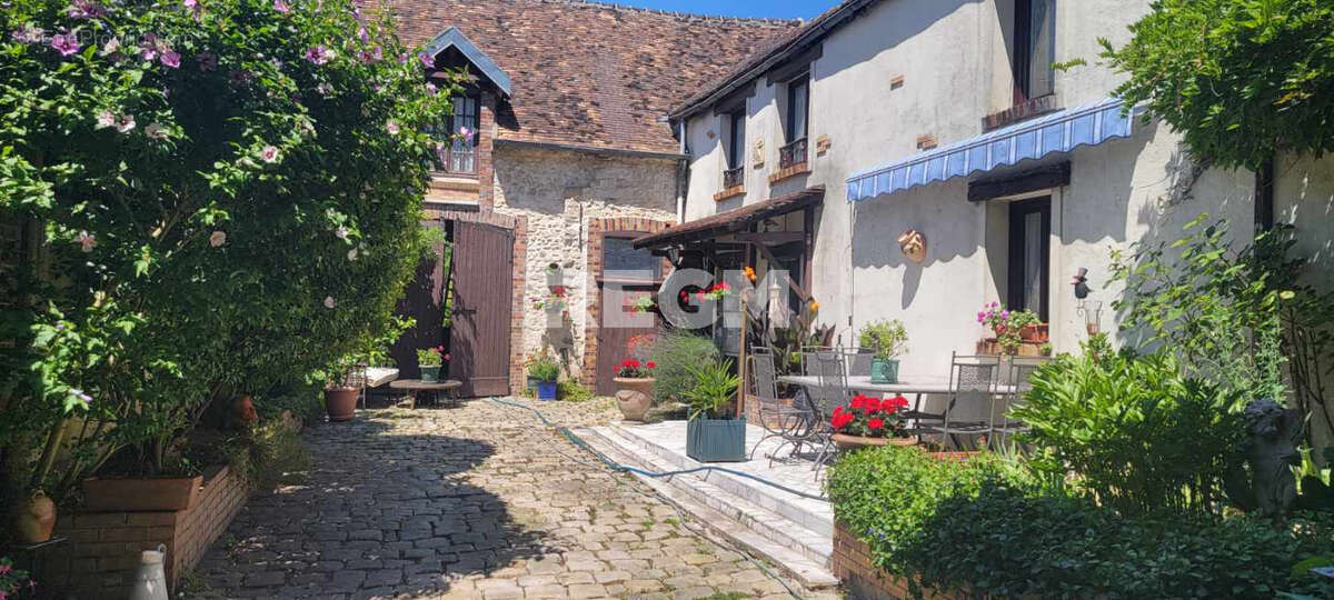 Maison à LA CHAPELLE-LA-REINE