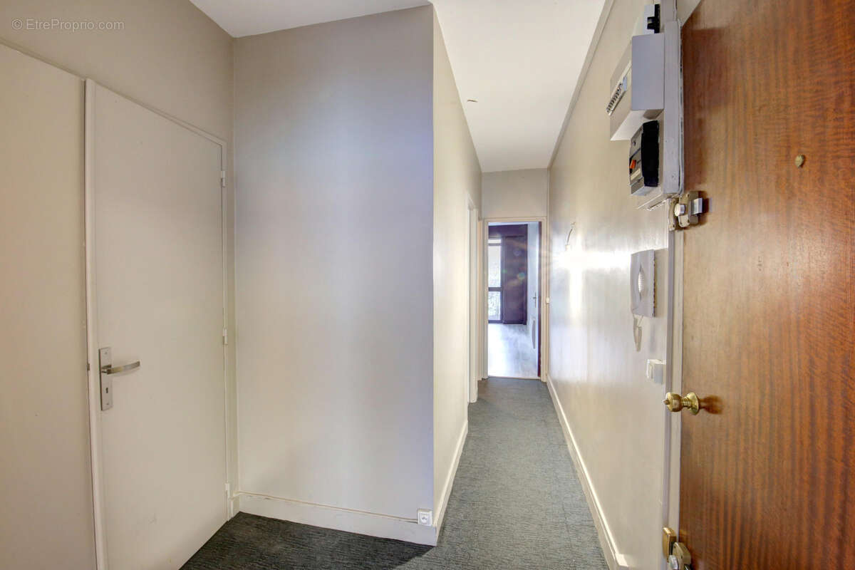 Commerce à NEUILLY-SUR-SEINE