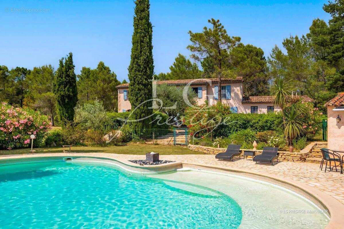 Maison à TOURRETTES