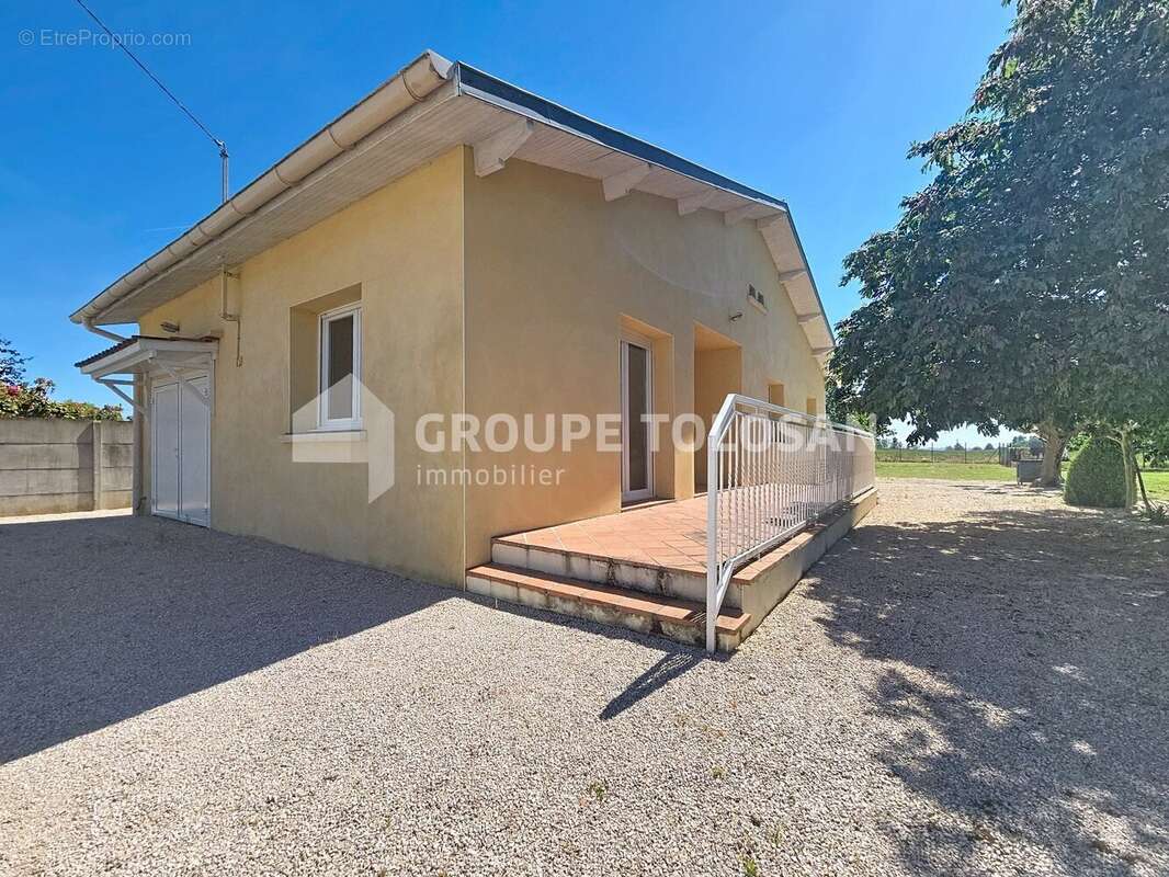 Maison à LAVERNOSE-LACASSE