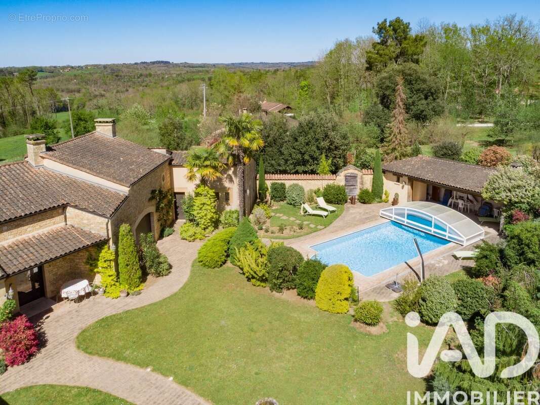 Maison 275 m² à Marcillac-Saint-Quentin  - photo 2