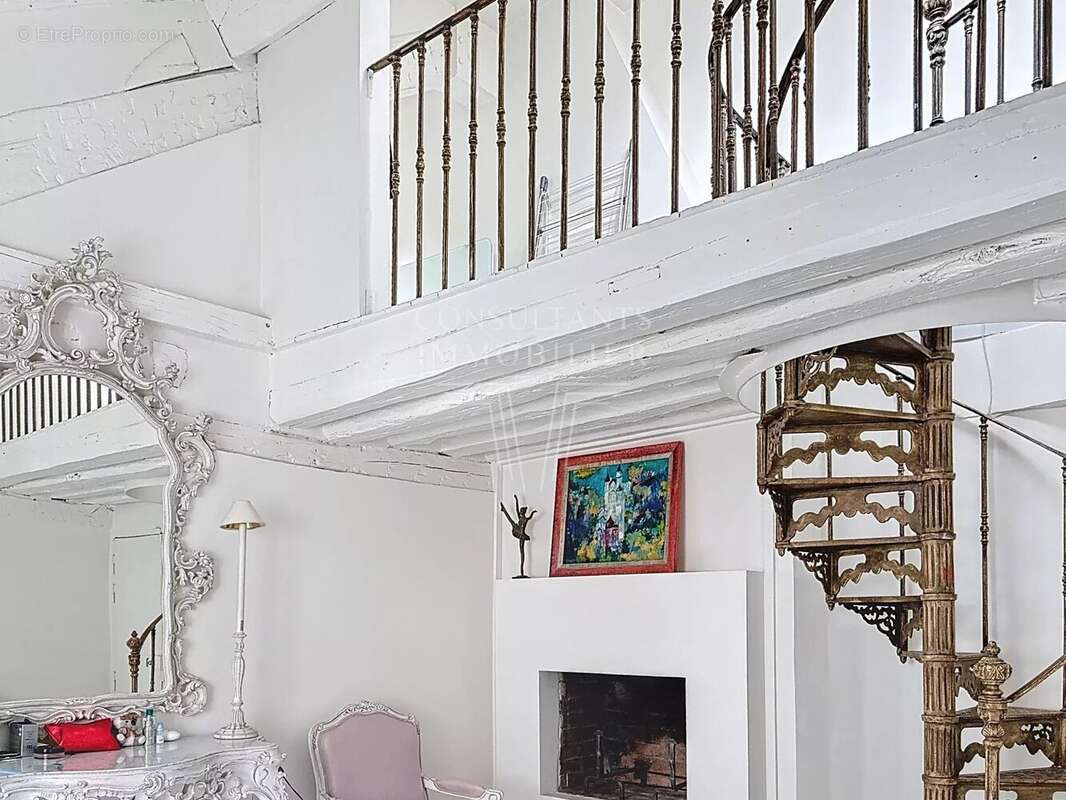 Appartement à PARIS-7E