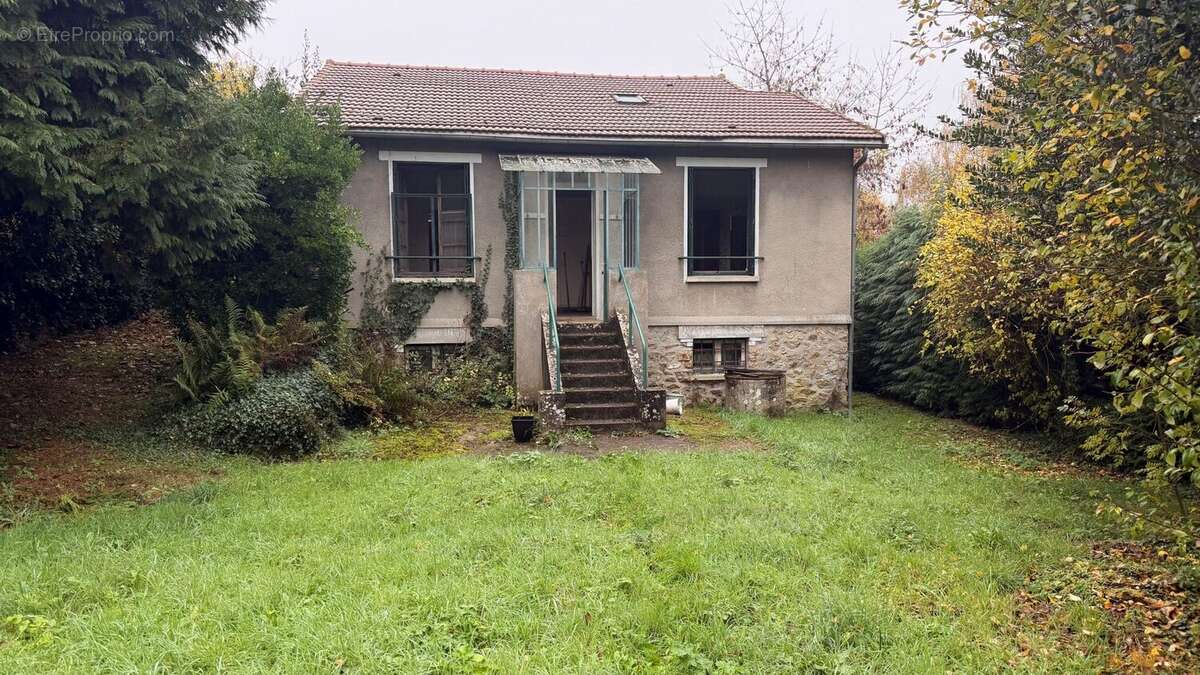 Maison à BRIIS-SOUS-FORGES