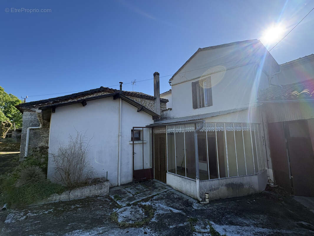 Maison de village avec jardin, dépendances et grand garage - photo 11