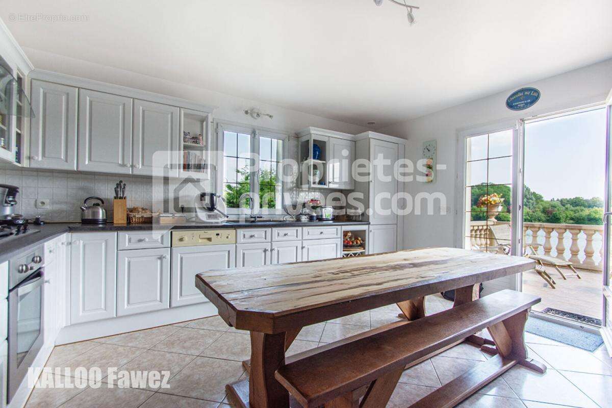 Maison à LE COUDRAY-MONTCEAUX