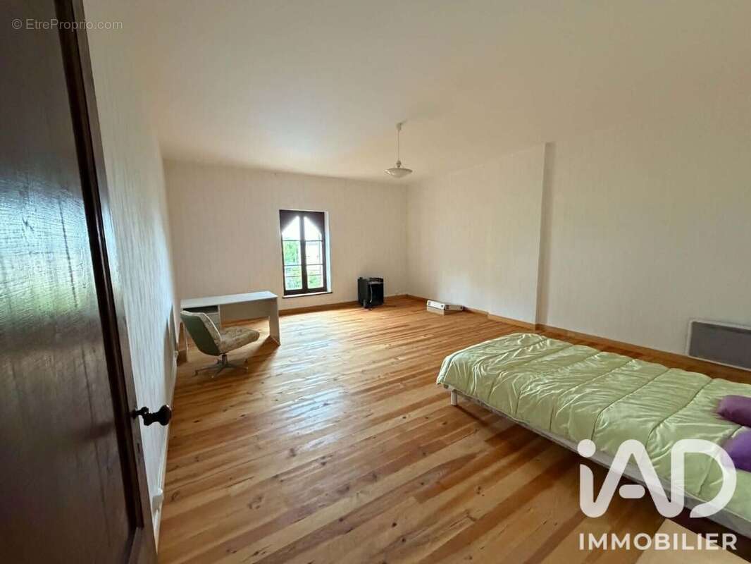 Maison 570 m² à Tonneins  - photo 8