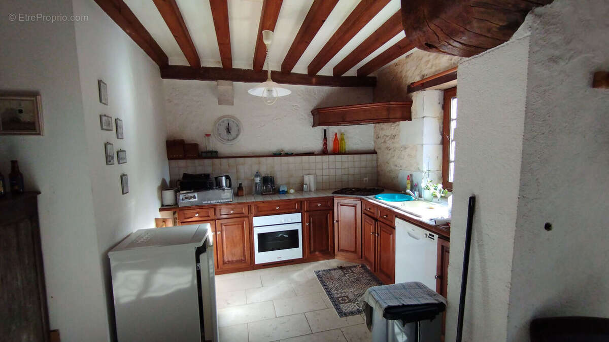 Maison à AZAY-LE-FERRON