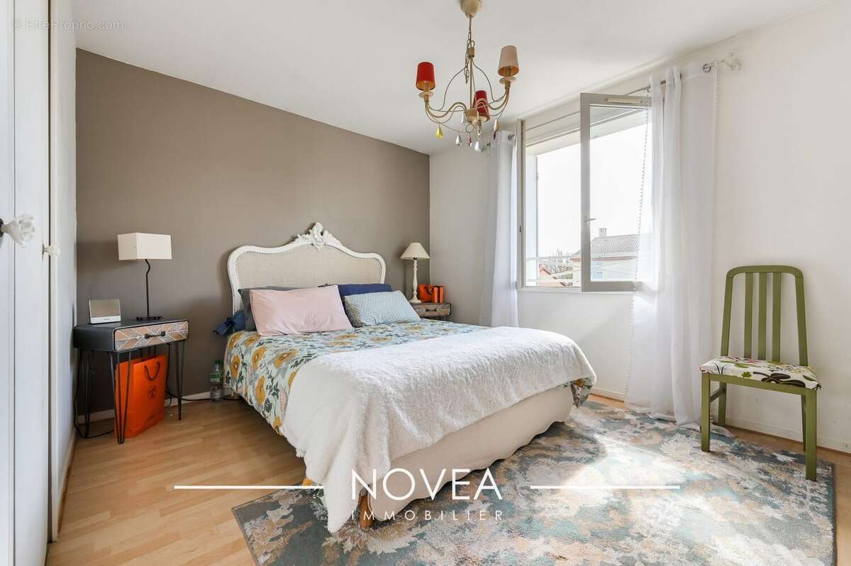 Maison à SAINT-GENIS-LES-OLLIERES