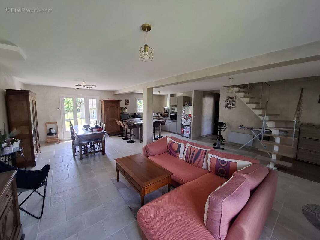 Maison familiale de 131 m² à 5 minutes de la feuillie - photo 2