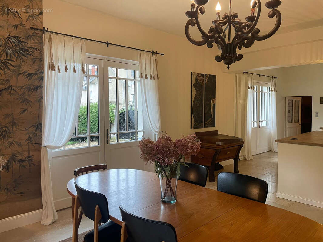 Maison à SAINT-PRYVE-SAINT-MESMIN