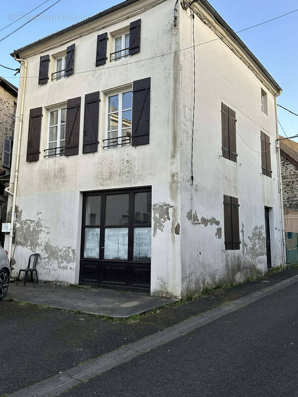 Maison à PONTAUMUR