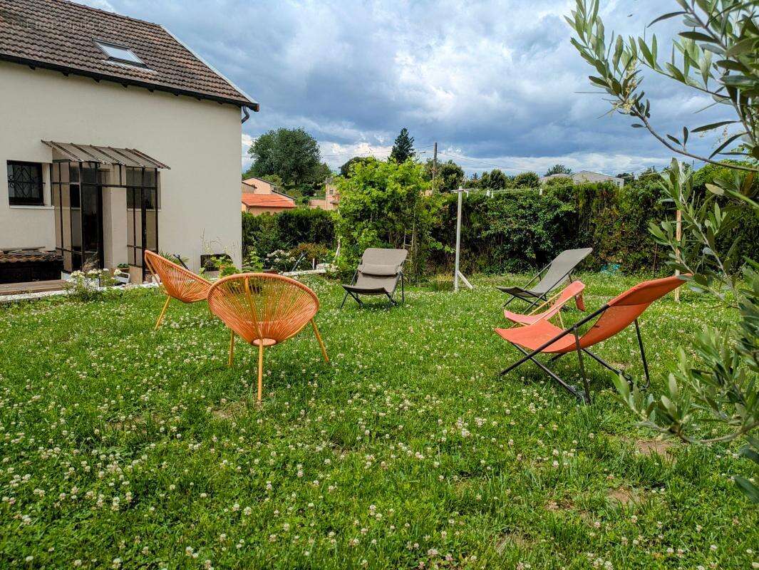 Maison à CHARNAY-LES-MACON