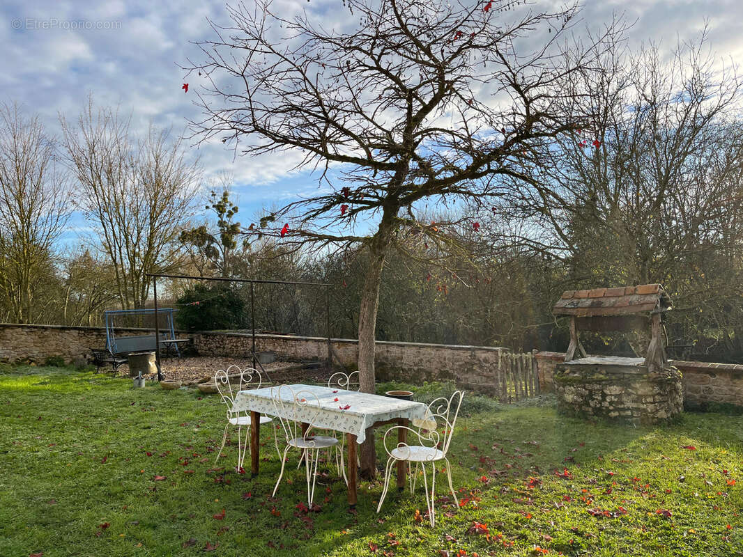 Maison à VICQ-EXEMPLET