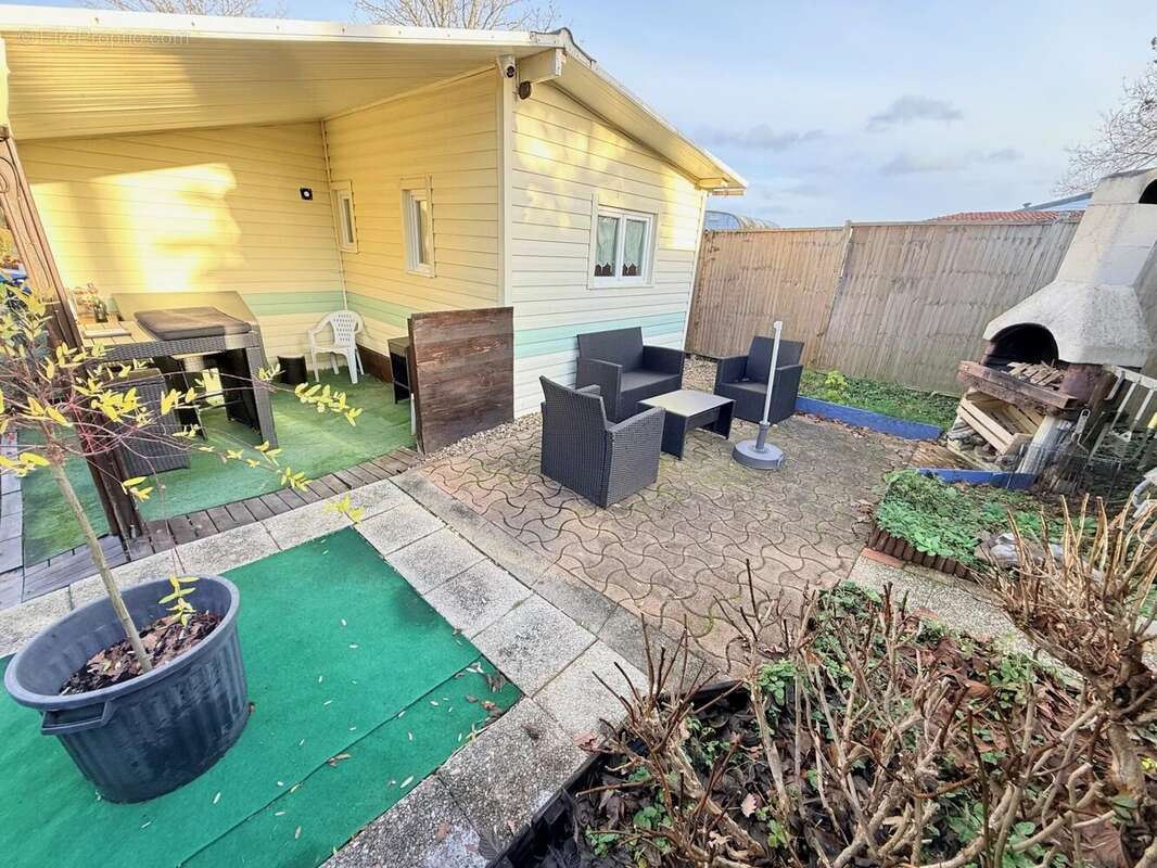 Maison à SAINT-JULIEN-DE-LA-LIEGUE