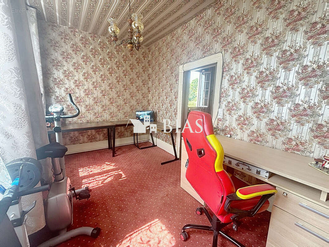 Maison à LA NEUVILLE-CHANT-D'OISEL