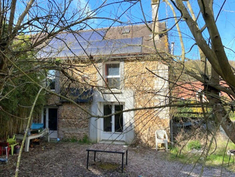 Maison à CERISIERS