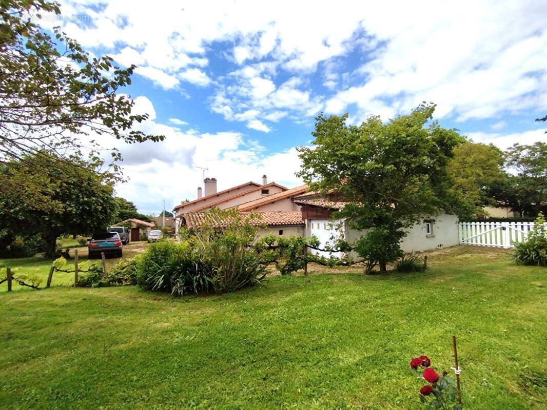 Maison à PAMPROUX
