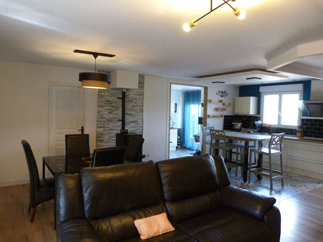 Maison à COSSE-LE-VIVIEN