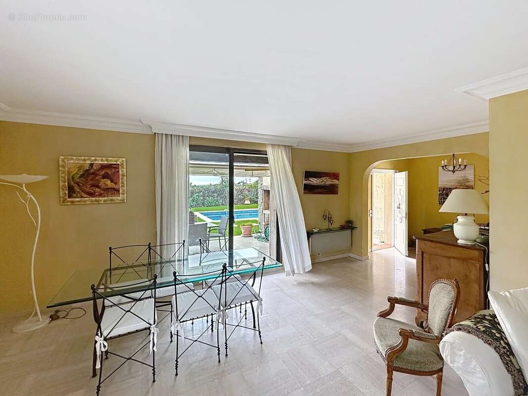 Maison à VILLENEUVE-LOUBET