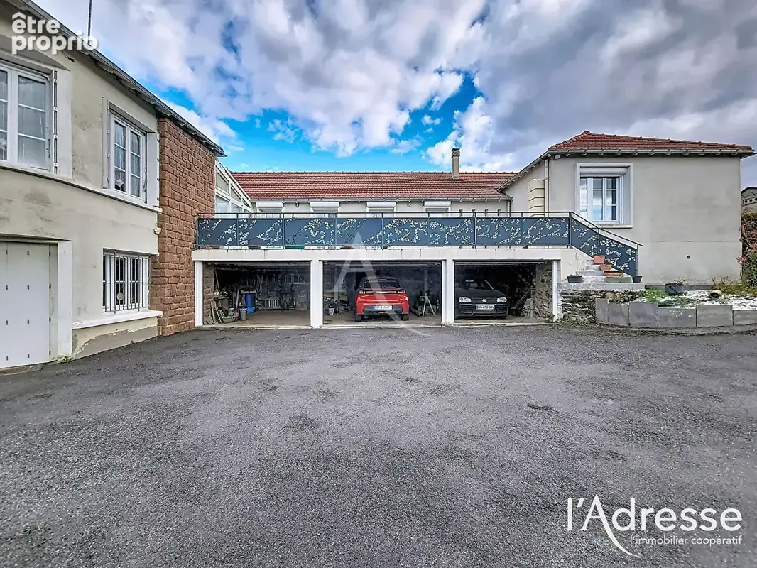 CHEMILLÉ - Maison de plain-pied - 6 chambres - 3 garages - Terrain 1 500 m² - photo 17