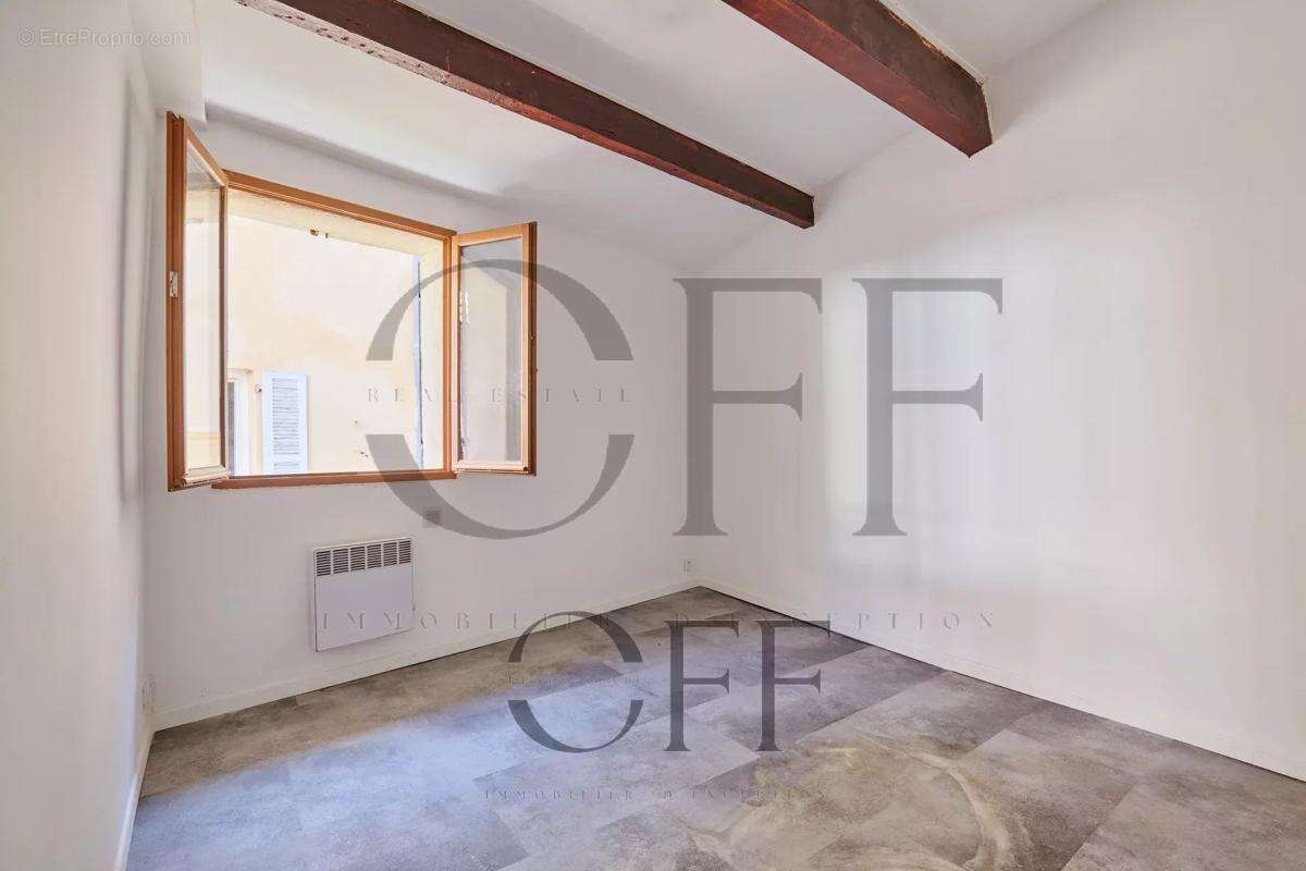 Appartement à MARSEILLE-2E