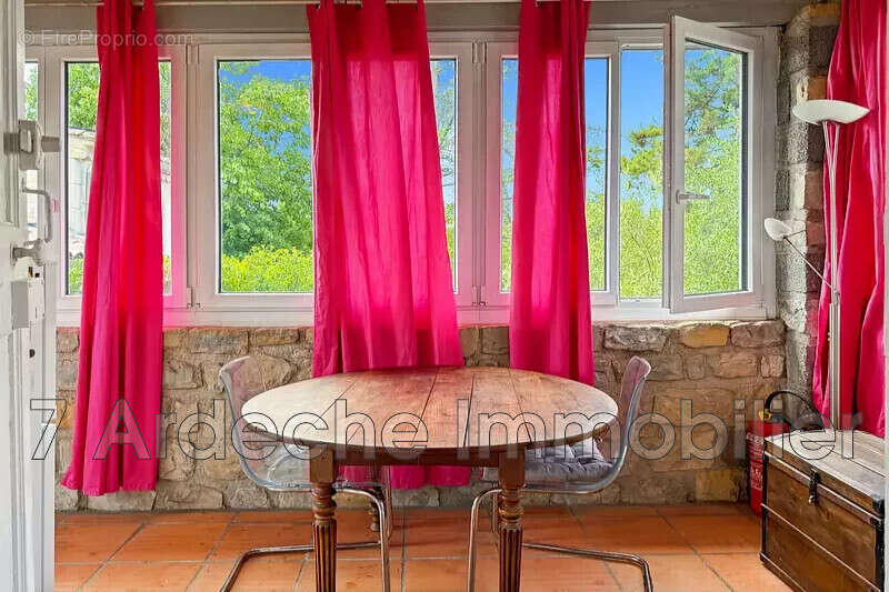 Maison 398 m² à Villeneuve-De-Berg  - photo 3