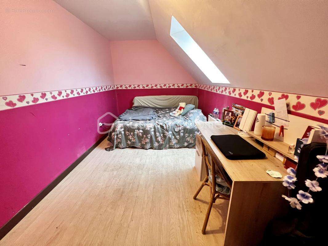 Maison familiale sur Coulommiers même : De très beau volumes Un bien rare sur ce prix là avec Beaucoup de potentiel !! - photo 14