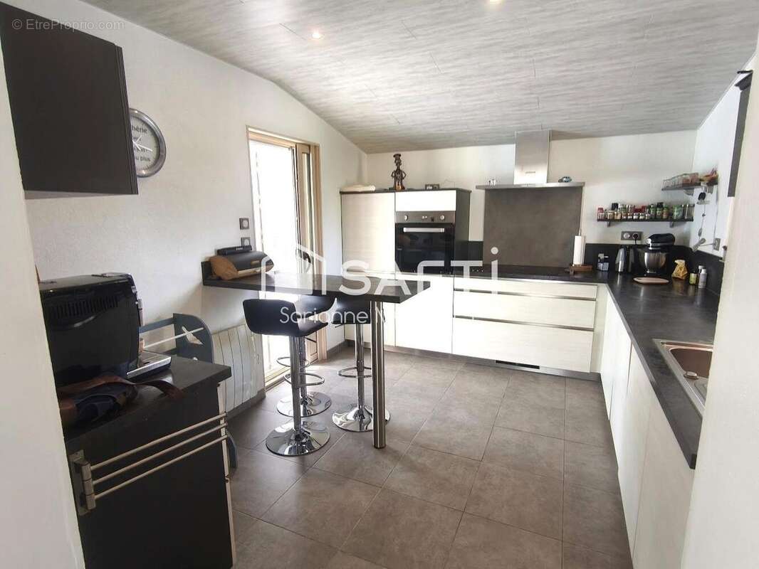 Maison 189 m² à Saint-Dizier-L'eveque  - photo 2