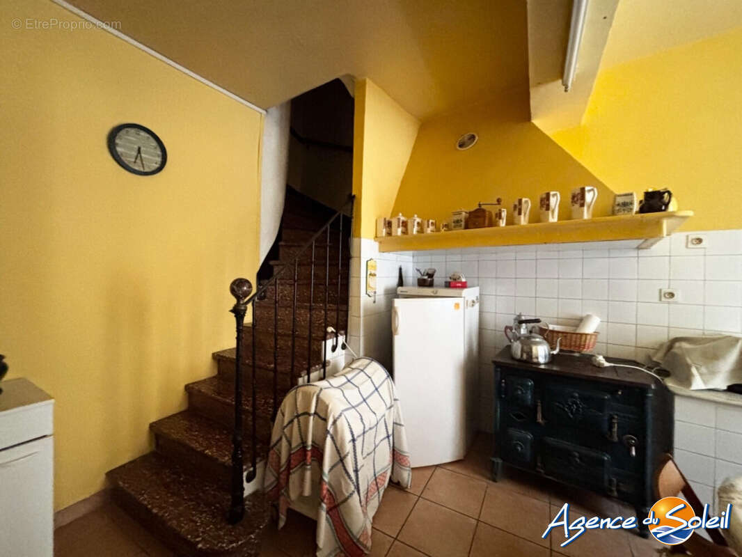 Maison à OPOUL-PERILLOS