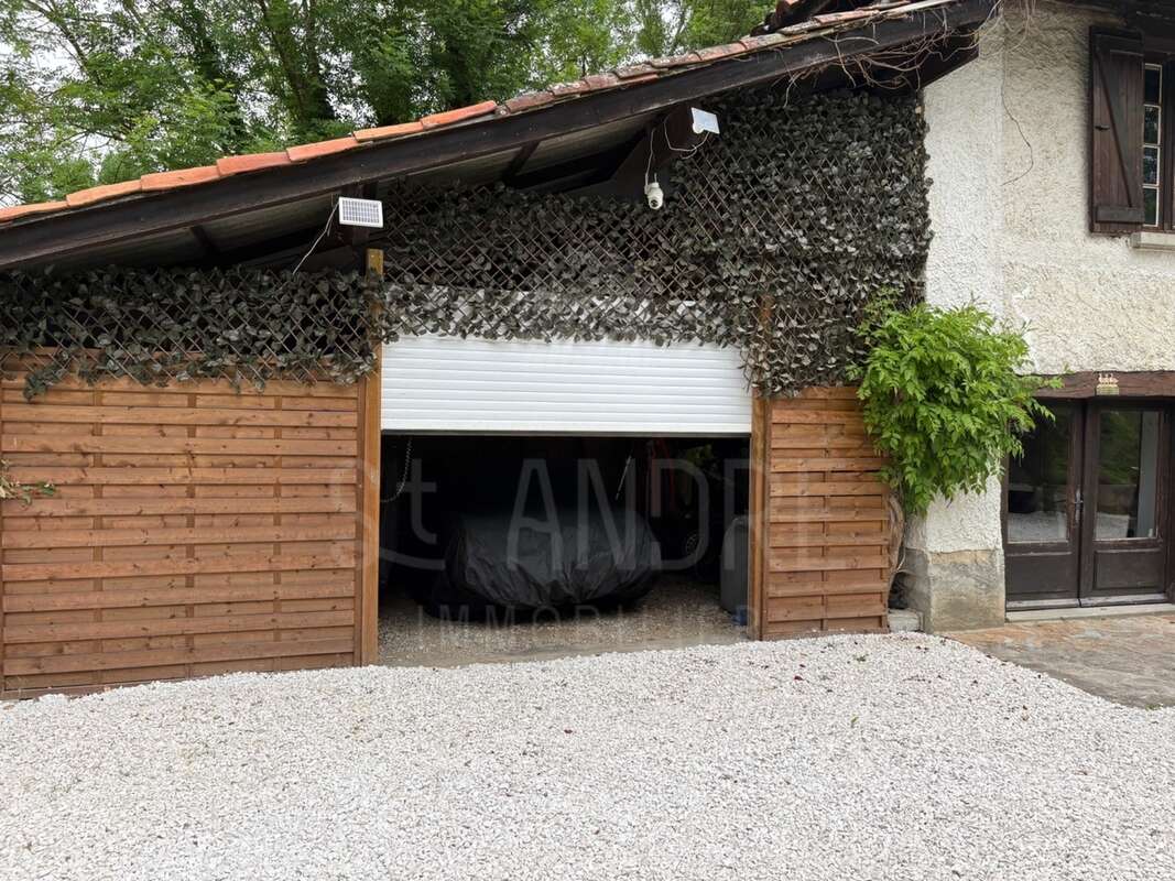 Maison à SAINT-PIERRE-DE-BRESSIEUX