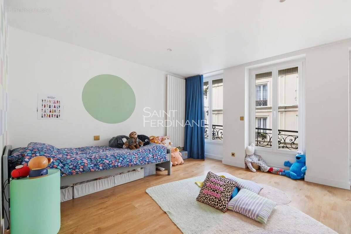 Exclusivité. Paris 18ème Abbesses.  Magnifique Triplex de 6 pièces  4 chambres. - photo 9