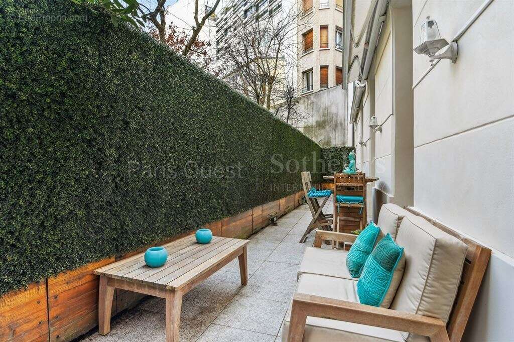 Appartement à PARIS-16E