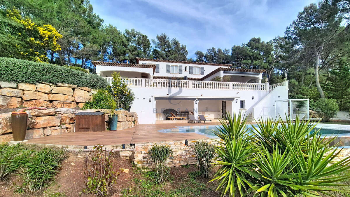 Maison à PUGET-SUR-ARGENS