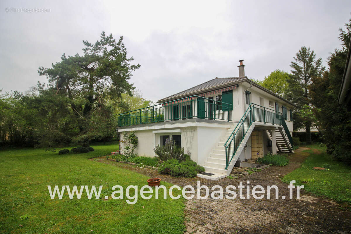 Maison à SAINT-GENIS-POUILLY