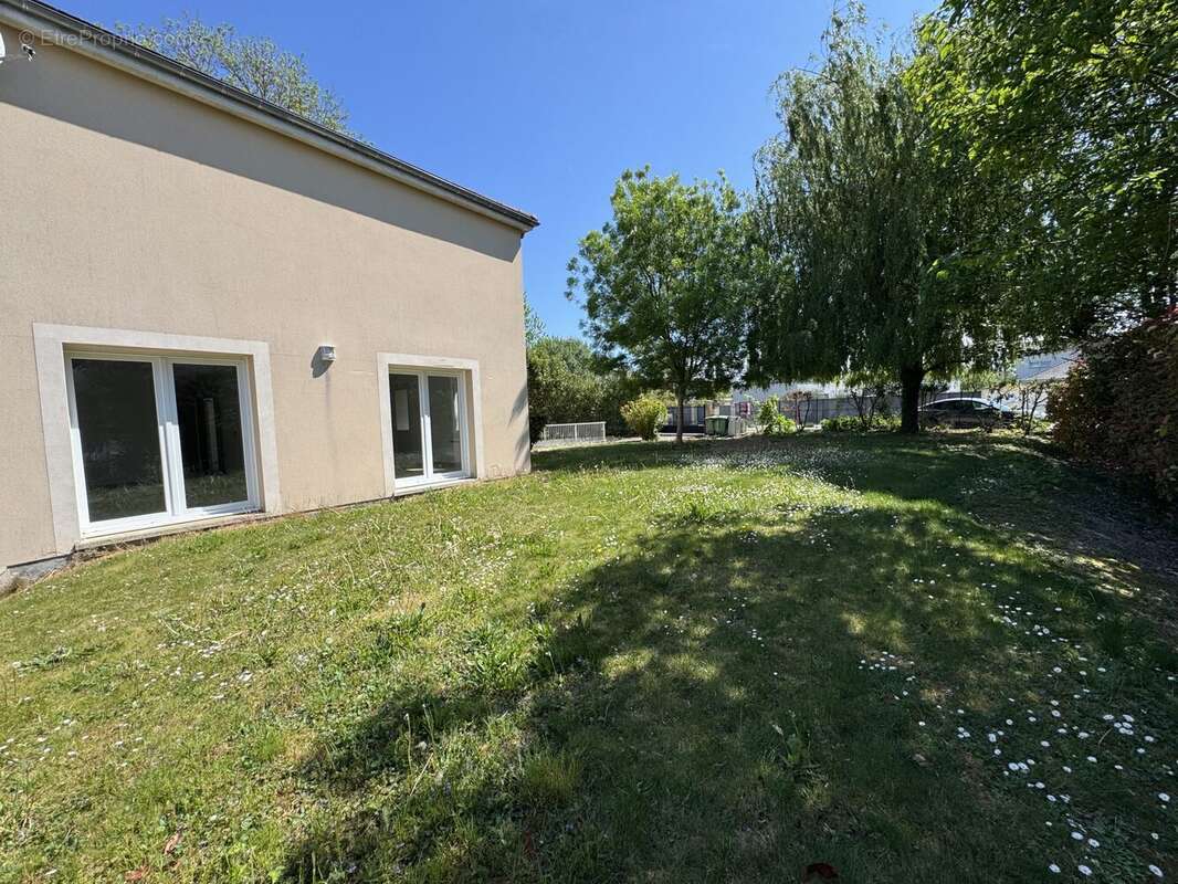 Maison à SAINT-JULIEN-LES-VILLAS