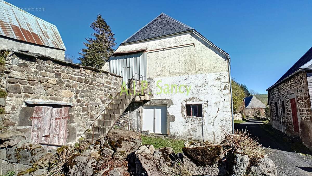 Maison à CHAMBON-SUR-LAC