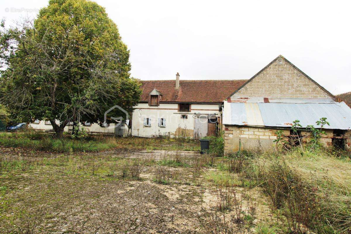 Maison à PLESSIS-SAINT-JEAN