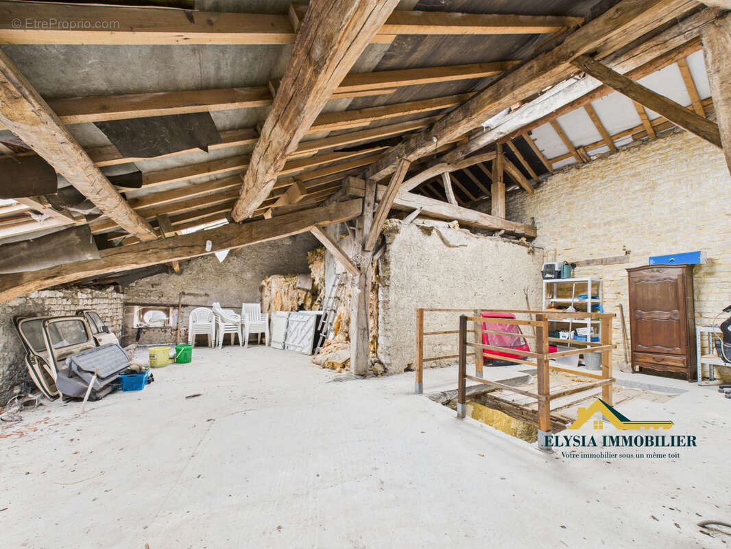 Maison à NEUVILLE-LES-VAUCOULEURS