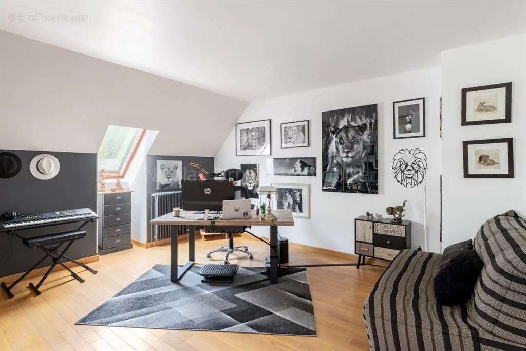 Maison à LE MESNIL-SAINT-DENIS