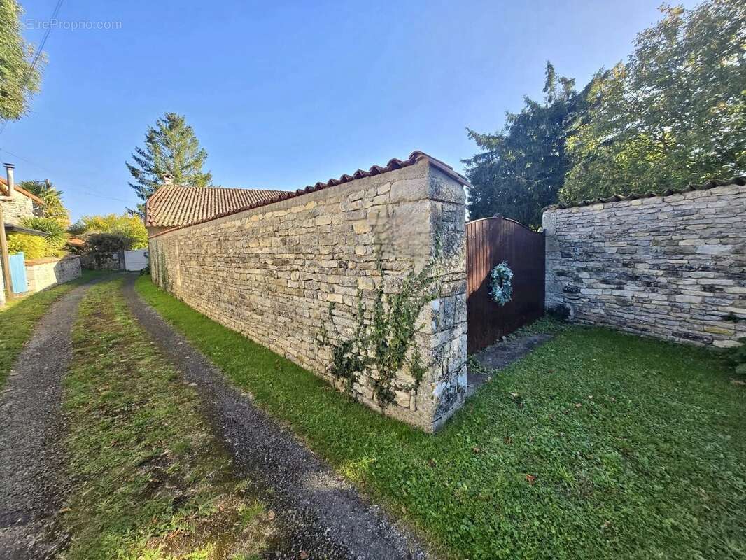 Maison à SAUZE-VAUSSAIS