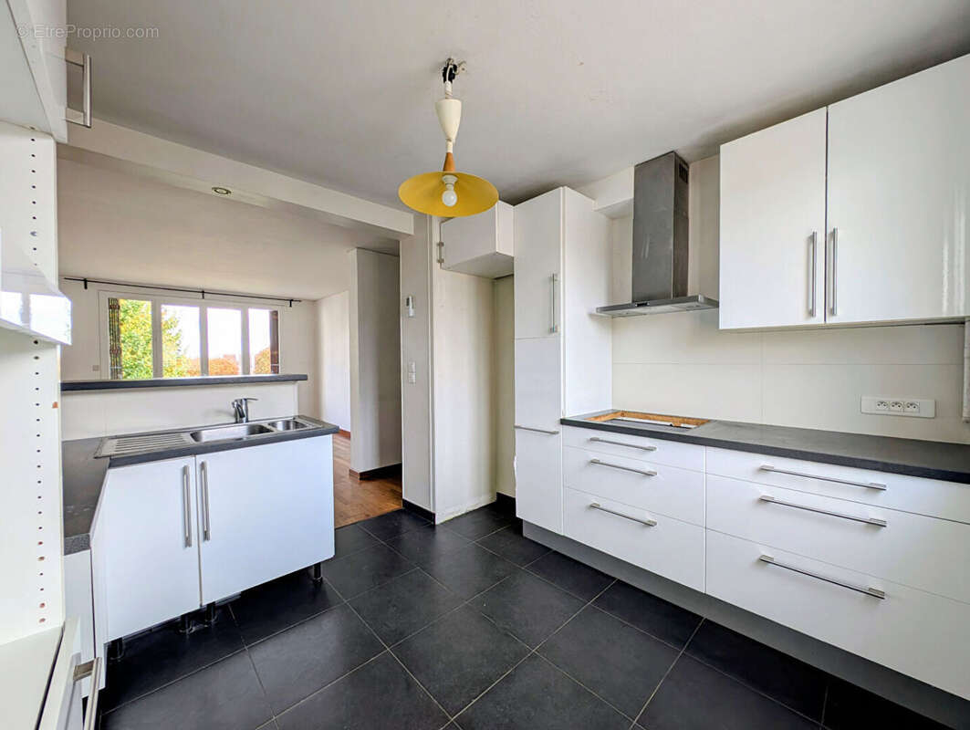 Appartement à LE MESNIL-LE-ROI