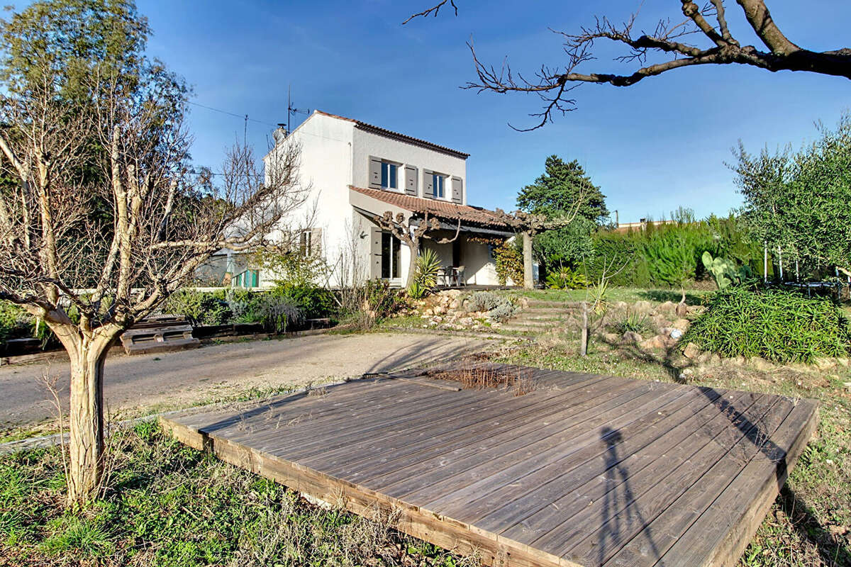 EXCLUSIVITÉ - Maison à Lorgues T4 sur 2145 m² de terrain avec une belle piscine et garage - photo 12