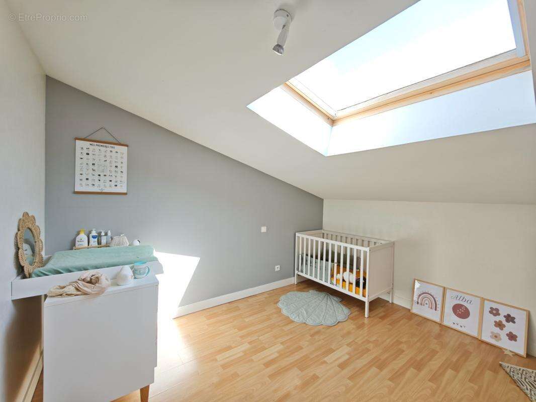 Maison à vendre 8 pièces LES MARTRES DE VEYRE (63) - photo 12
