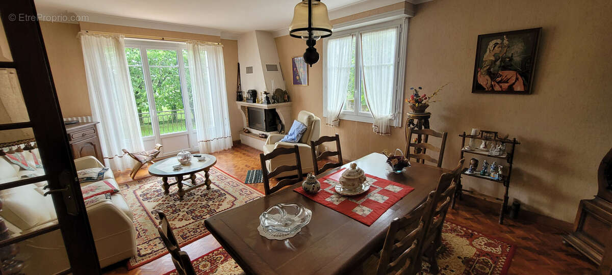 Maison à SAUVAGNON